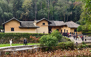 伟大的领袖 伟大的统帅 伟大的舵手 毛主席故居游